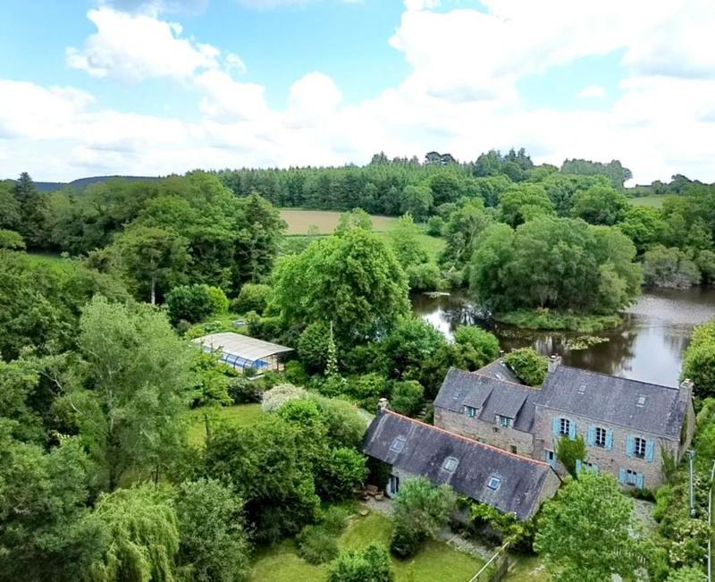 Propriété - 240 m² - 8 pièces