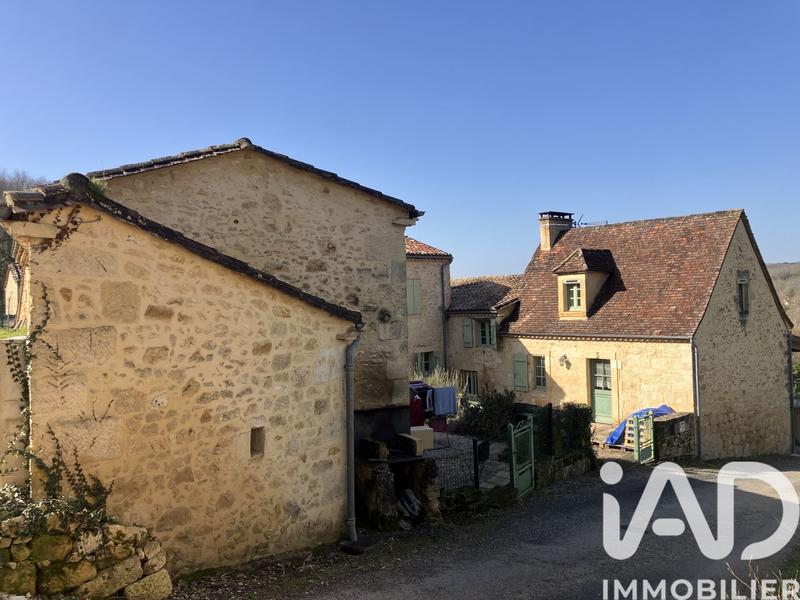 Maison de village - 304 m² - 16 pièces