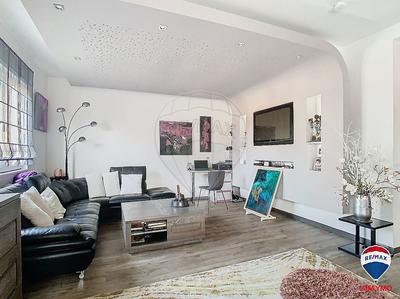 Maison - 220 m² - 6 pièces