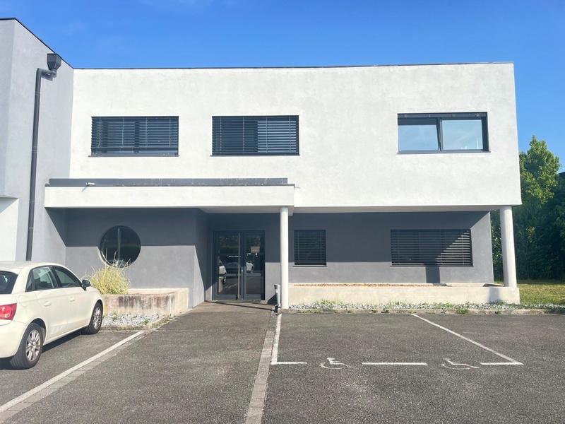 Local commercial - 365 m² - 13 pièces