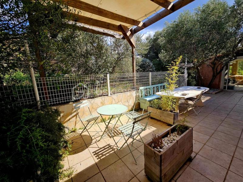 Demeure - 242 m² - 11 pièces