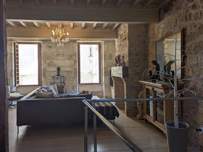 Maison - 280 m² - 8 pièces