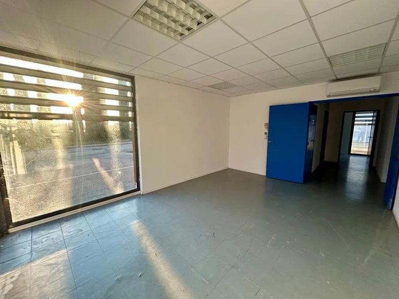 Entrepôt - 684 m² - 13 pièces