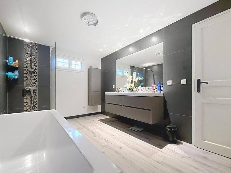 Maison - 172 m² - 6 pièces