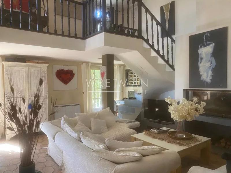 Maison - 201 m² - 4 pièces