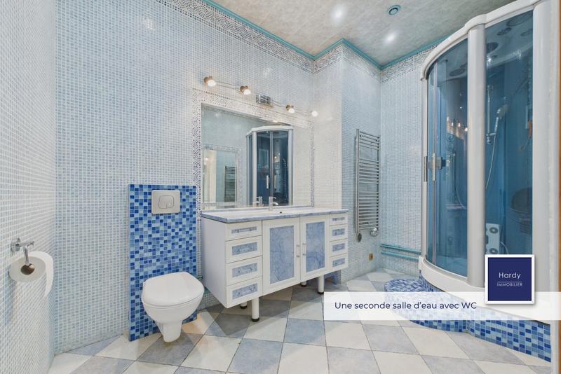 Maison - 266 m² - 9 pièces