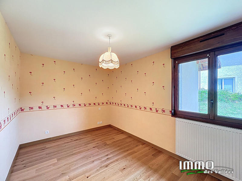 Maison - 260 m² - 6 pièces