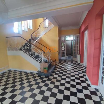 Maison - 188 m² - 8 pièces