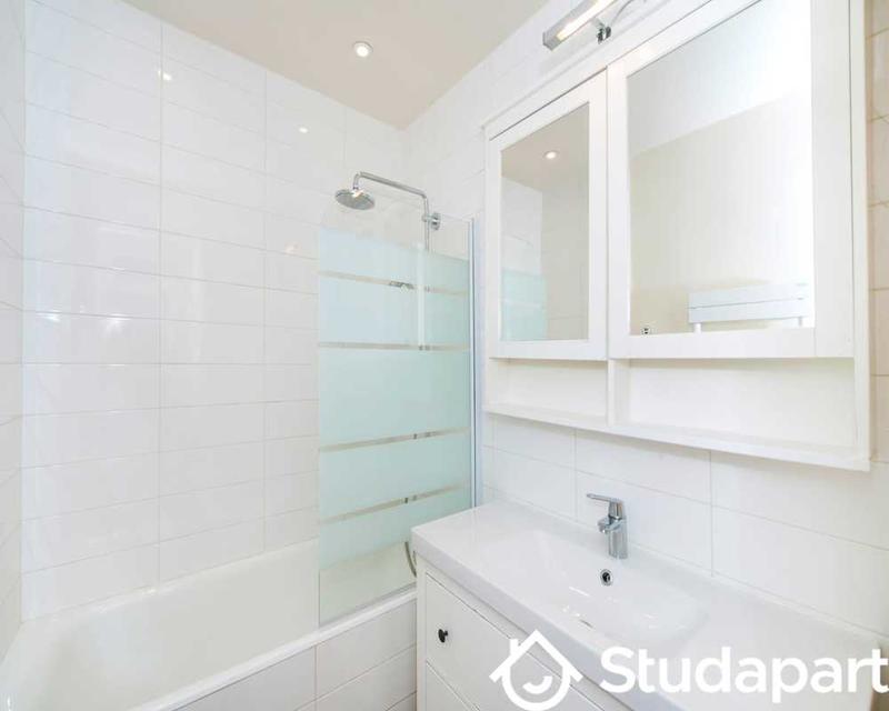 Chambre - 70 m² - 1 pièce