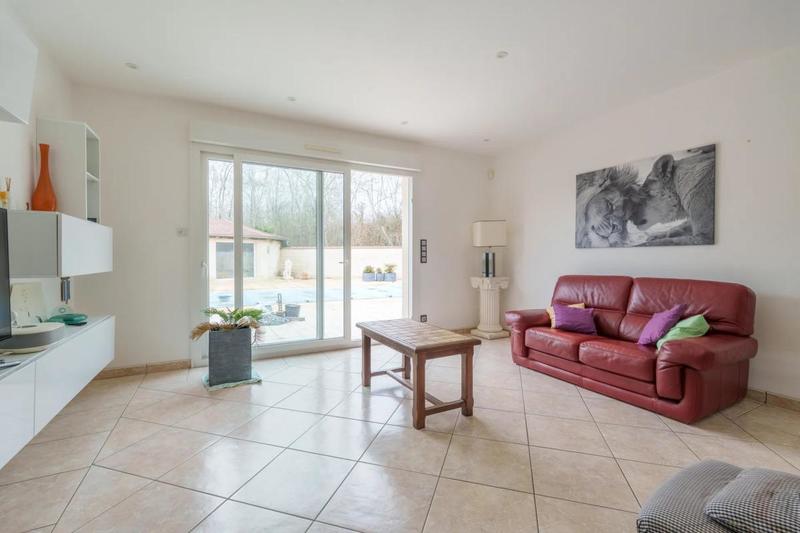 Maison - 238 m² - 8 pièces