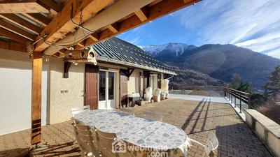 Maison - 238 m² - 7 pièces