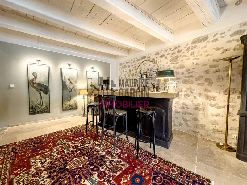 Maison - 460 m² - 12 pièces