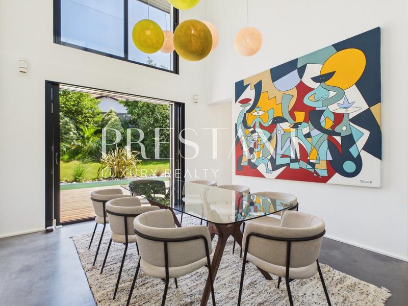 Maison - 310 m² - 11 pièces