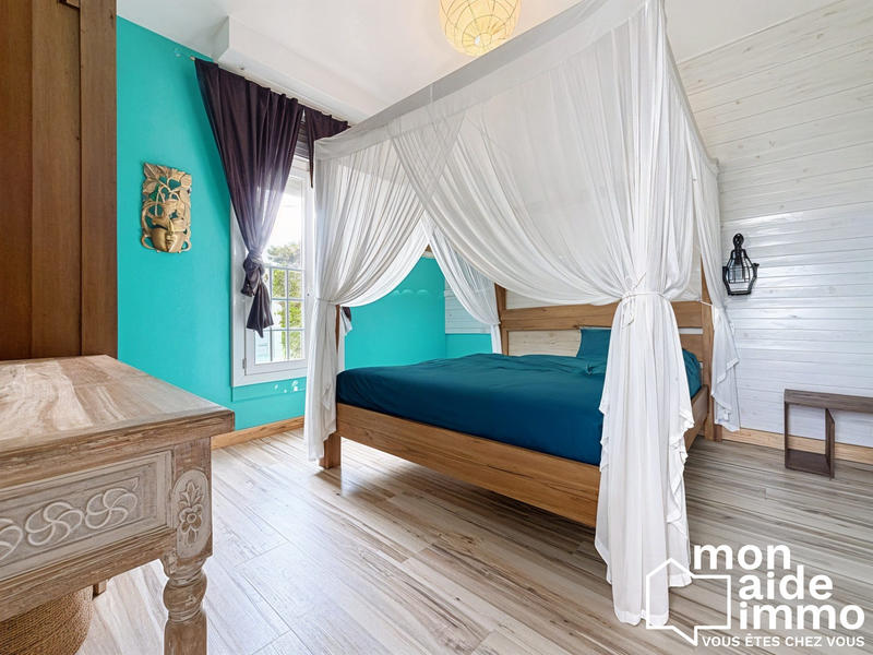 Maison - 220 m² - 6 pièces