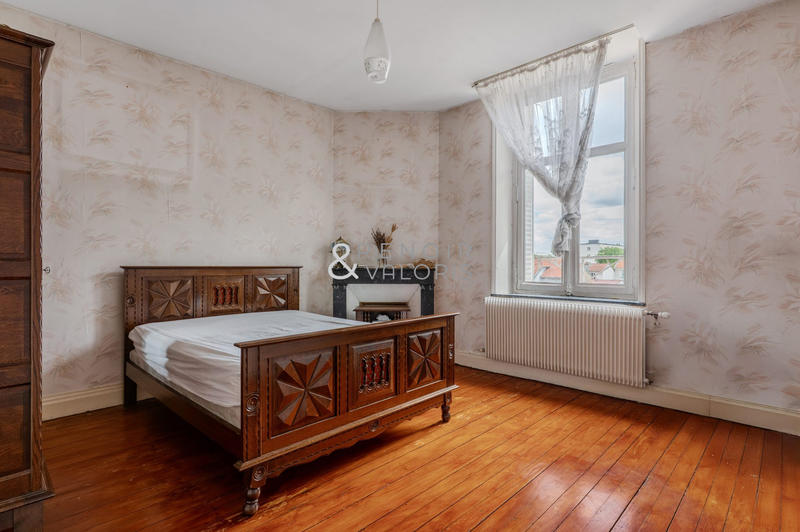 Maison - 239 m² - 8 pièces