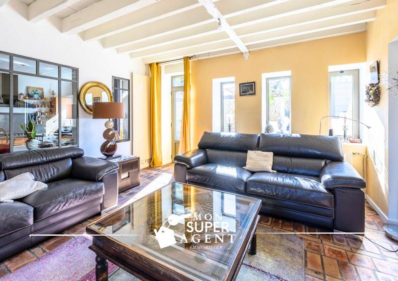 Maison - 202 m² - 7 pièces