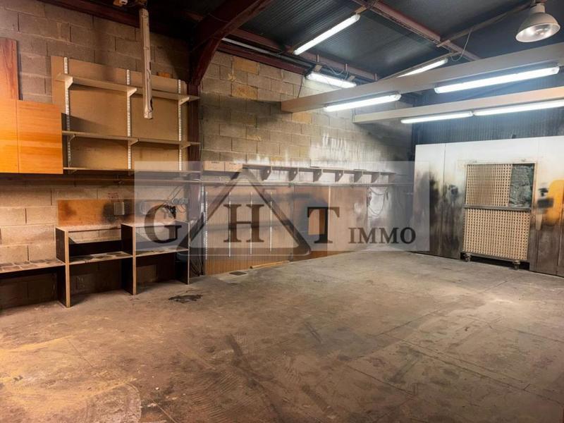 Entrepôt - 323 m²