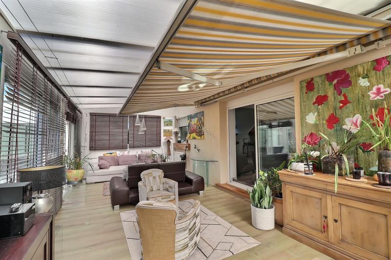 Maison - 252 m² - 10 pièces