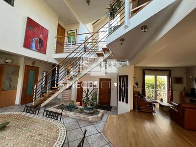 Maison - 200 m² - 7 pièces