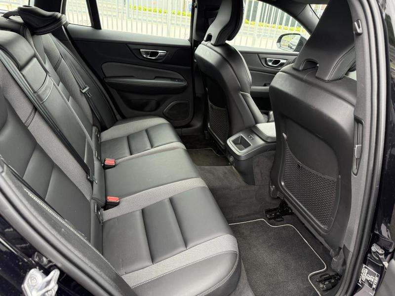 Volvo V60 2.0d 197 r-design bva8