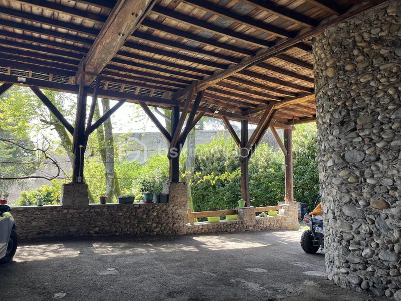 Demeure - 252 m² - 11 pièces