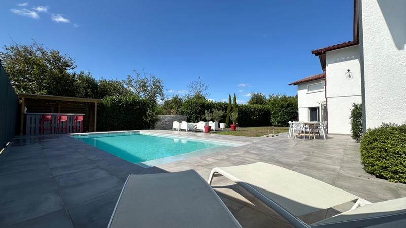 Villa - 205 m² - 10 pièces