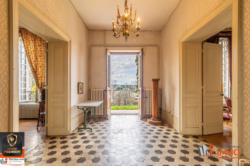 Maison - 373 m² - 14 pièces