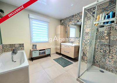 Maison traditionnelle - 176 m² - 8 pièces