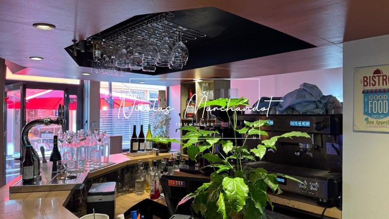 Local commercial - 150 m² - 3 pièces