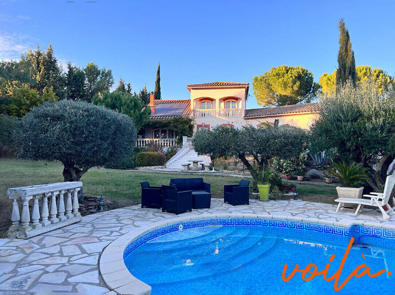 Maison - 220 m² - 6 pièces