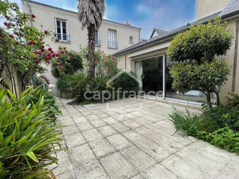 Maison - 205 m² - 8 pièces