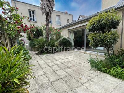 Maison - 205 m² - 8 pièces