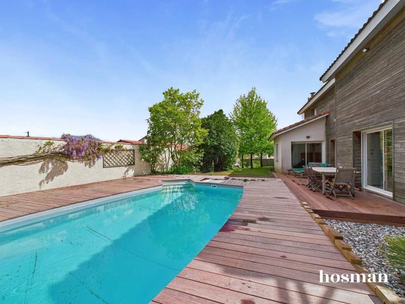 Maison - 180 m² - 7 pièces