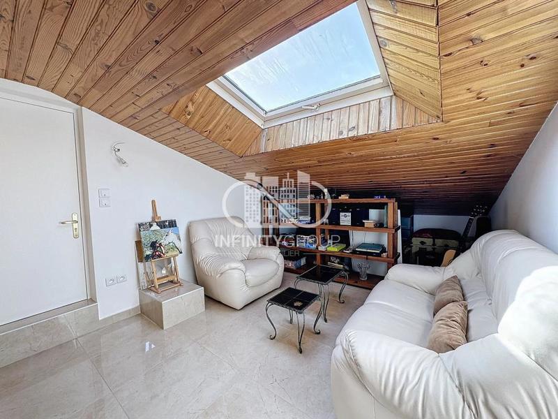 Villa - 247 m² - 7 pièces