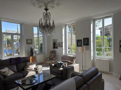 Demeure - 450 m² - 10 pièces