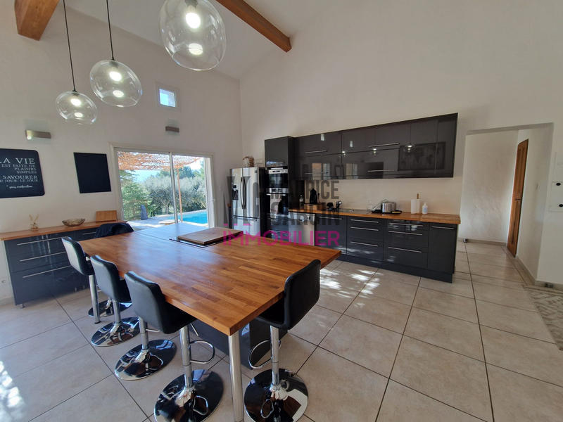 Maison - 262 m² - 8 pièces