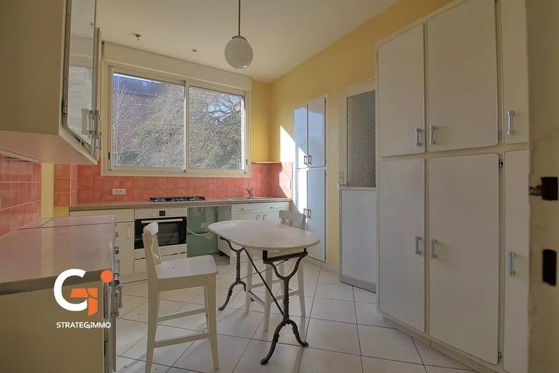 Maison - 195 m² - 8 pièces