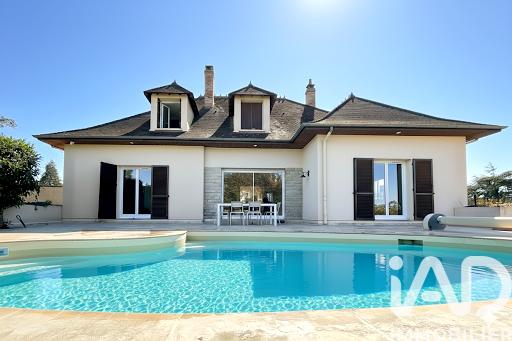 Maison - 250 m² - 7 pièces