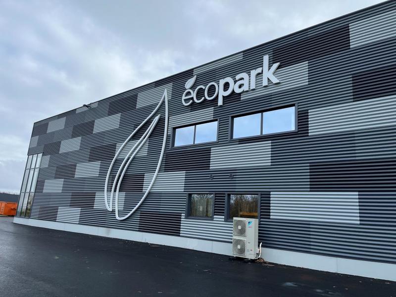 Local d'activité / Entrepôt - 312 m² - 4 pièces