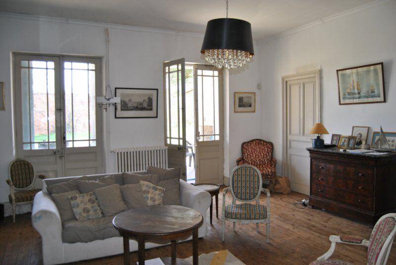Maison - 330 m² - 8 pièces