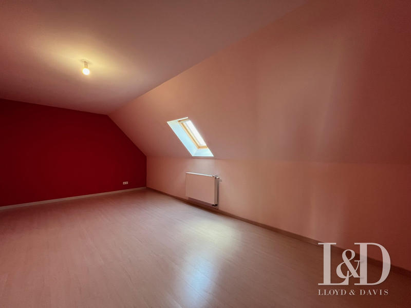 Maison - 204 m² - 7 pièces