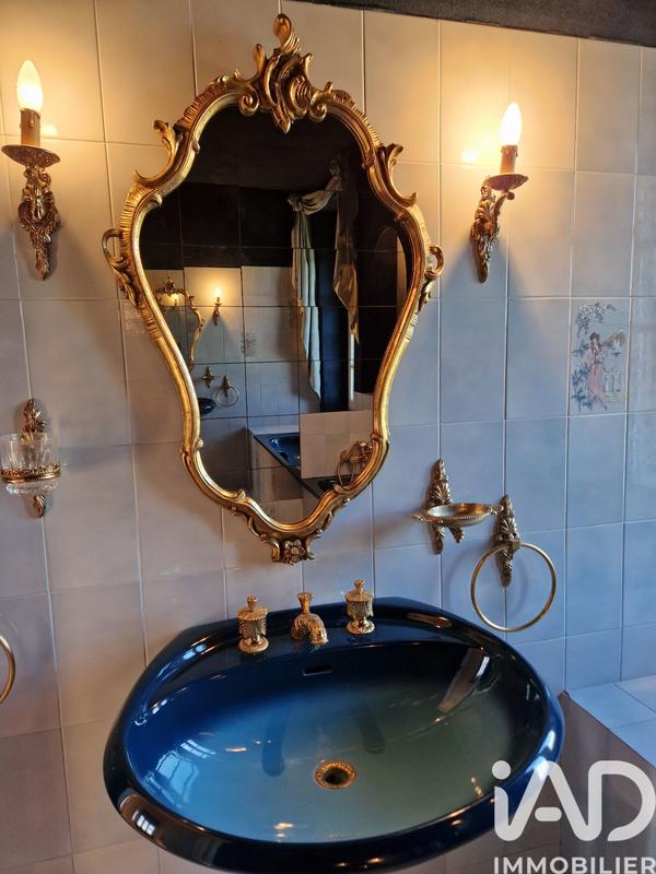 Maison - 250 m² - 8 pièces