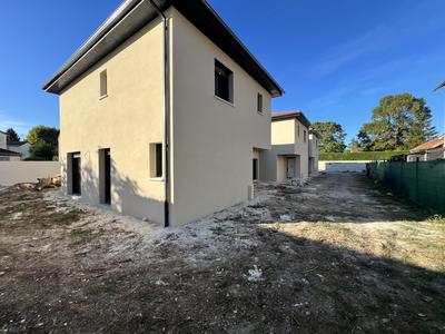 Maison - 96 m² - 4 pièces