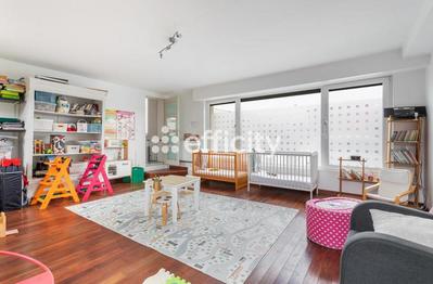 Maison - 229 m² - 7 pièces