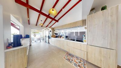 Maison - 270 m² - 9 pièces