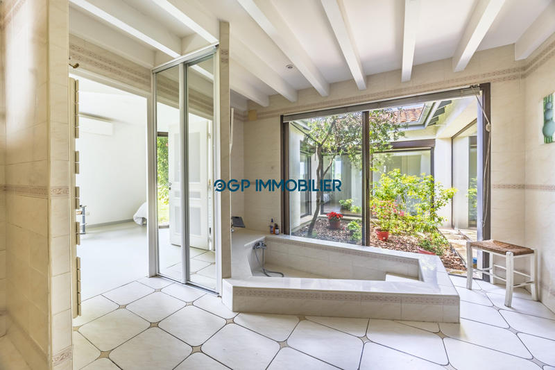 Maison - 214 m² - 6 pièces