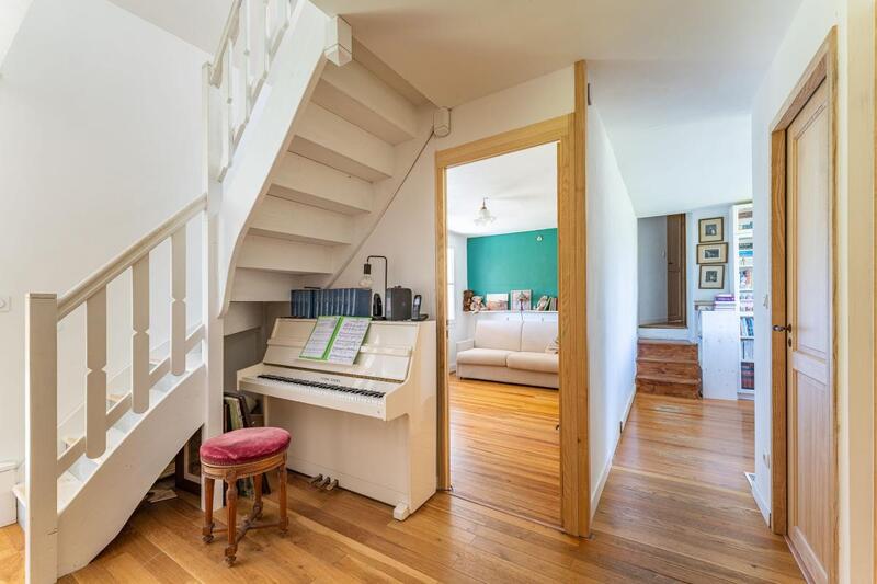 Maison - 240 m² - 9 pièces