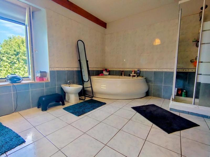 Propriété - 302 m² - 12 pièces