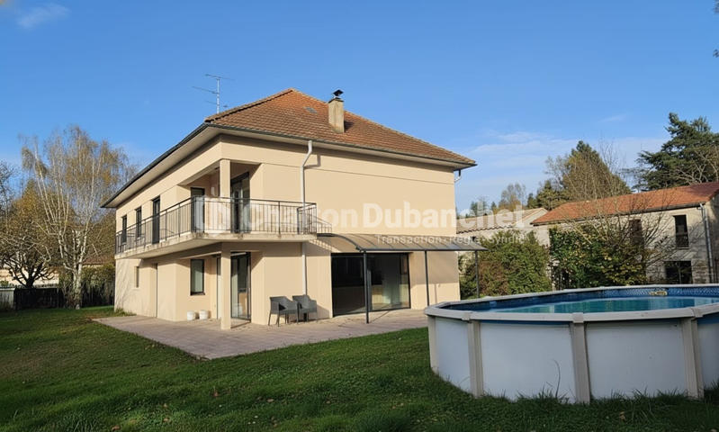 Maison - 245 m² - 9 pièces