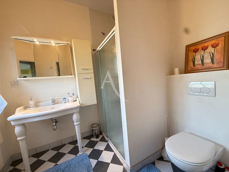 Maison - 232 m² - 8 pièces